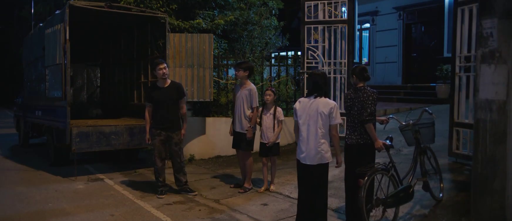 Hạnh rơi sạch tiền , Toản tự &aacute;i trong Căn nh&agrave; kh&ocirc;ng m&aacute;i che tập 4 với Huyền Lizzie - Ảnh 13.