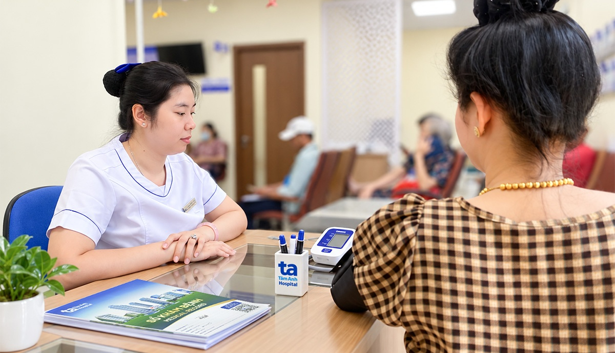 Người phụ nữ 39 tuổi mắc hội chứng thận hư sau 7 tháng dùng thuốc trị rụng tóc không rõ nguồn gốc - Ảnh 1.