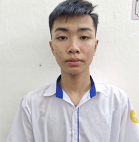 Chỉ vì ‘nhìn ngứa mắt’, nhóm thanh thiếu niên vác kiếm chém gục 2 người trong đêm - Ảnh 1.