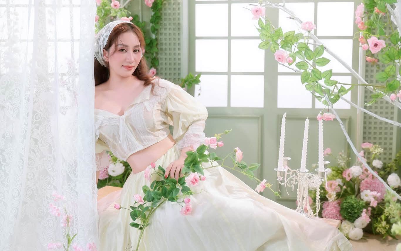 Phan Hiển nhắn gửi Kh&aacute;nh Thi: 'Vẻ đẹp của em kh&ocirc;ng chỉ nằm ở ngoại h&igrave;nh m&agrave; c&ograve;n cả tr&aacute;i tim' - Ảnh 1.