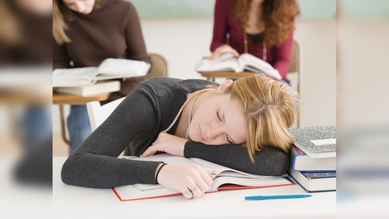 Ngủ đủ 7–8 tiếng nhưng sáng dậy vẫn mệt mỏi: Khi nào cần đi khám? - Ảnh 1.