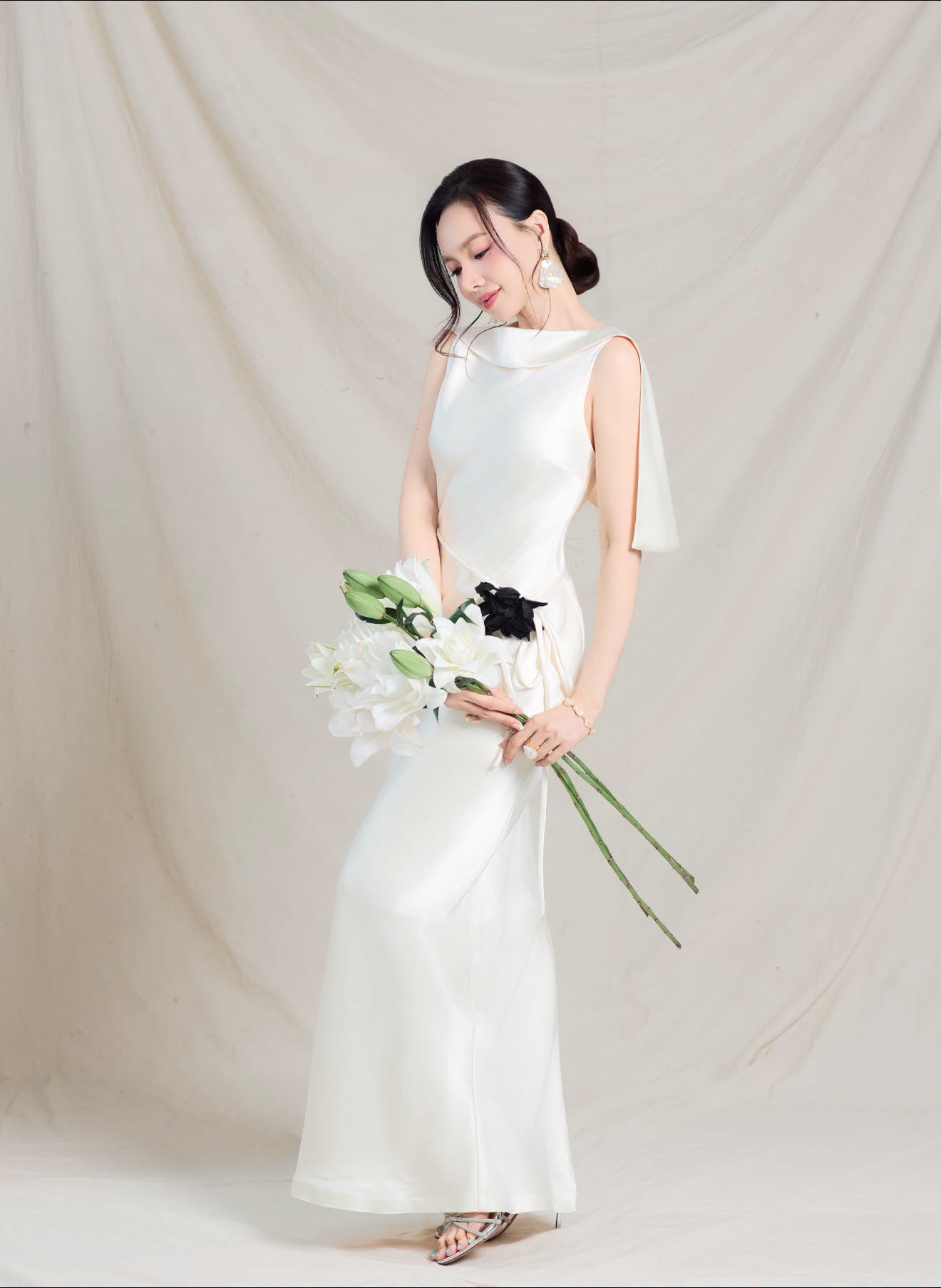 Đinh Ngọc Diệp tỏa s&aacute;ng ở tuổi 42 với phong c&aacute;ch thời trang trẻ trung - Ảnh 4.