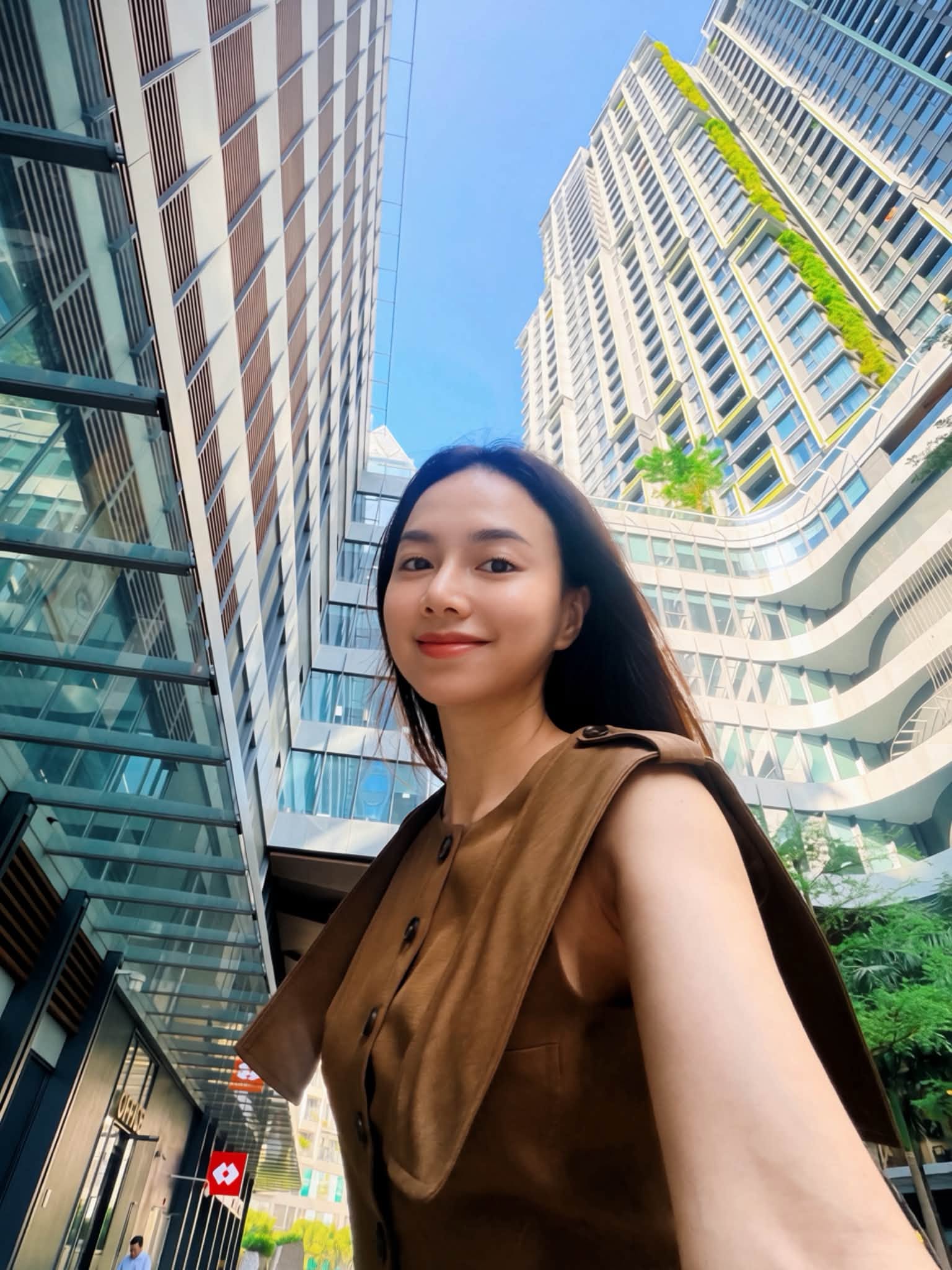 Đinh Ngọc Diệp tỏa s&aacute;ng ở tuổi 42 với phong c&aacute;ch thời trang trẻ trung - Ảnh 8.