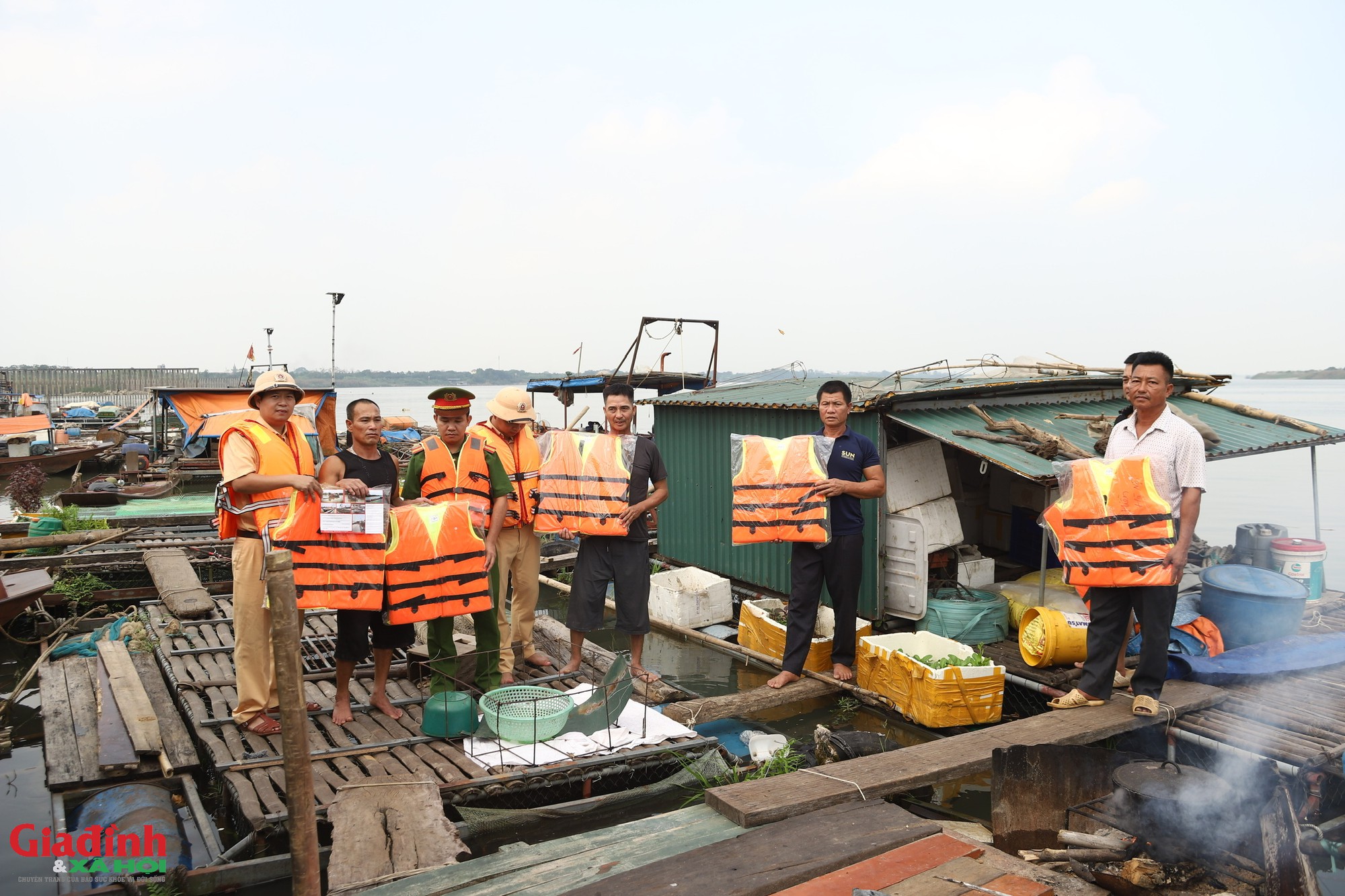 H&agrave; Nội vận động kh&ocirc;ng sử dụng k&iacute;ch điện tr&ecirc;n s&ocirc;ng Hồng để bảo vệ thủy sản - Ảnh 4.