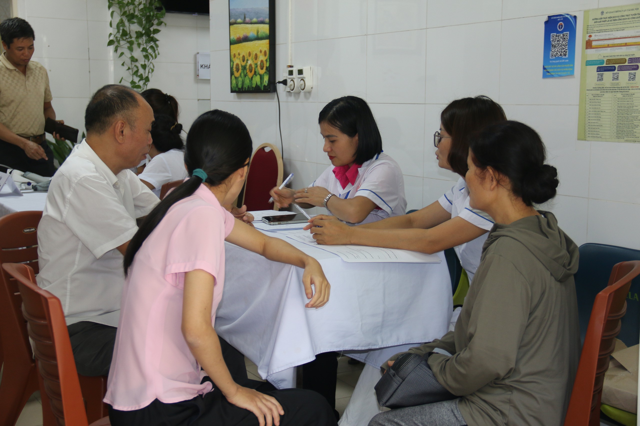 H&agrave; Nội tổ chức kh&aacute;m sức khỏe miễn ph&iacute; cho người yếu thế , n&acirc;ng cao chất lượng cuộc sống - Ảnh 3.