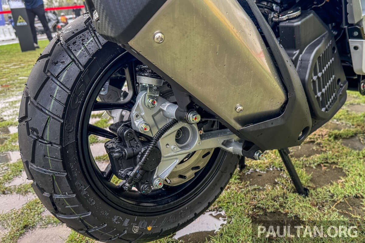 Vượt trội Honda SH, xe ga 180cc gi&aacute; 56,8 triệu đồng sẵn camera h&agrave;nh tr&igrave;nh, m&agrave;n h&igrave;nh TFT 7 inch, phanh ABS 2 k&ecirc;nh v&agrave; TCS - Ảnh 5.