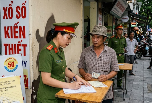 Từ 30/11, ai mua, b&aacute;n xổ số cần ch&uacute; &yacute; quy định n&agrave;y, vi phạm c&oacute; thể bị phạt đến 200 triệu đồng  - Ảnh 1.