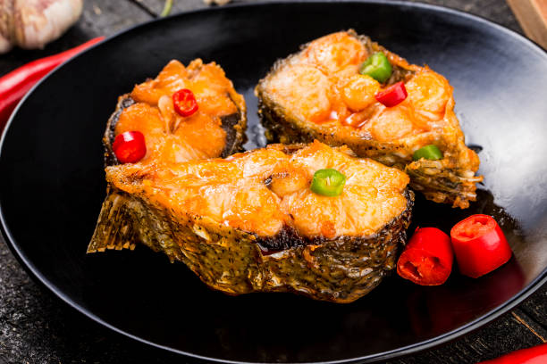 Mẹo kho cá thịt chắc xương nhừ: Thời gian ướp chuẩn và bí quyết chêm nước không bị tanh - Ảnh 1.