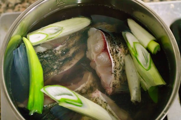 Mẹo kho cá thịt chắc xương nhừ: Thời gian ướp chuẩn và bí quyết chêm nước không bị tanh - Ảnh 3.