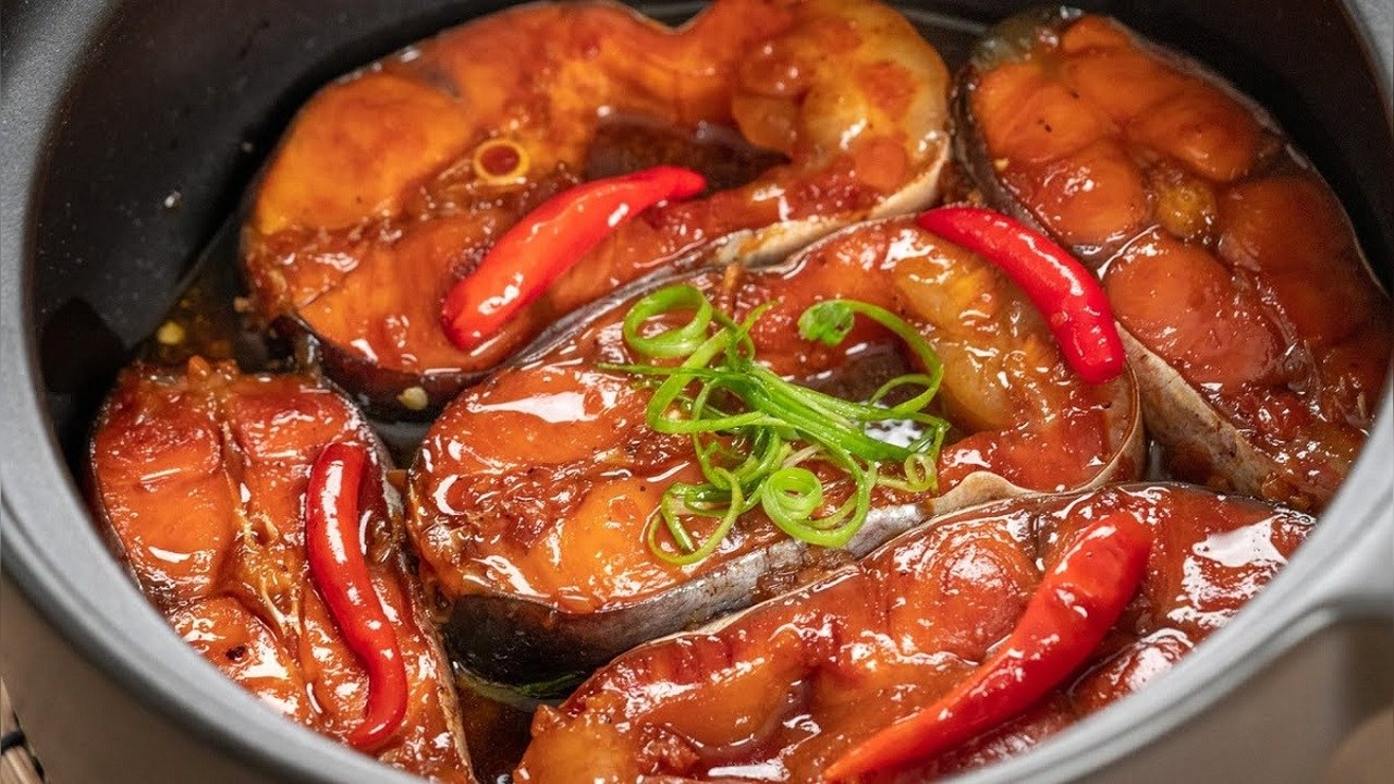 Mẹo kho cá thịt chắc xương nhừ: Thời gian ướp chuẩn và bí quyết chêm nước không bị tanh - Ảnh 5.