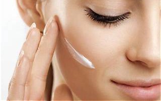 L&agrave;m đẹp từ vỏ chuối gi&uacute;p duy tr&igrave; sự trẻ trung v&agrave; độ dẻo dai cho da - Ảnh 3.