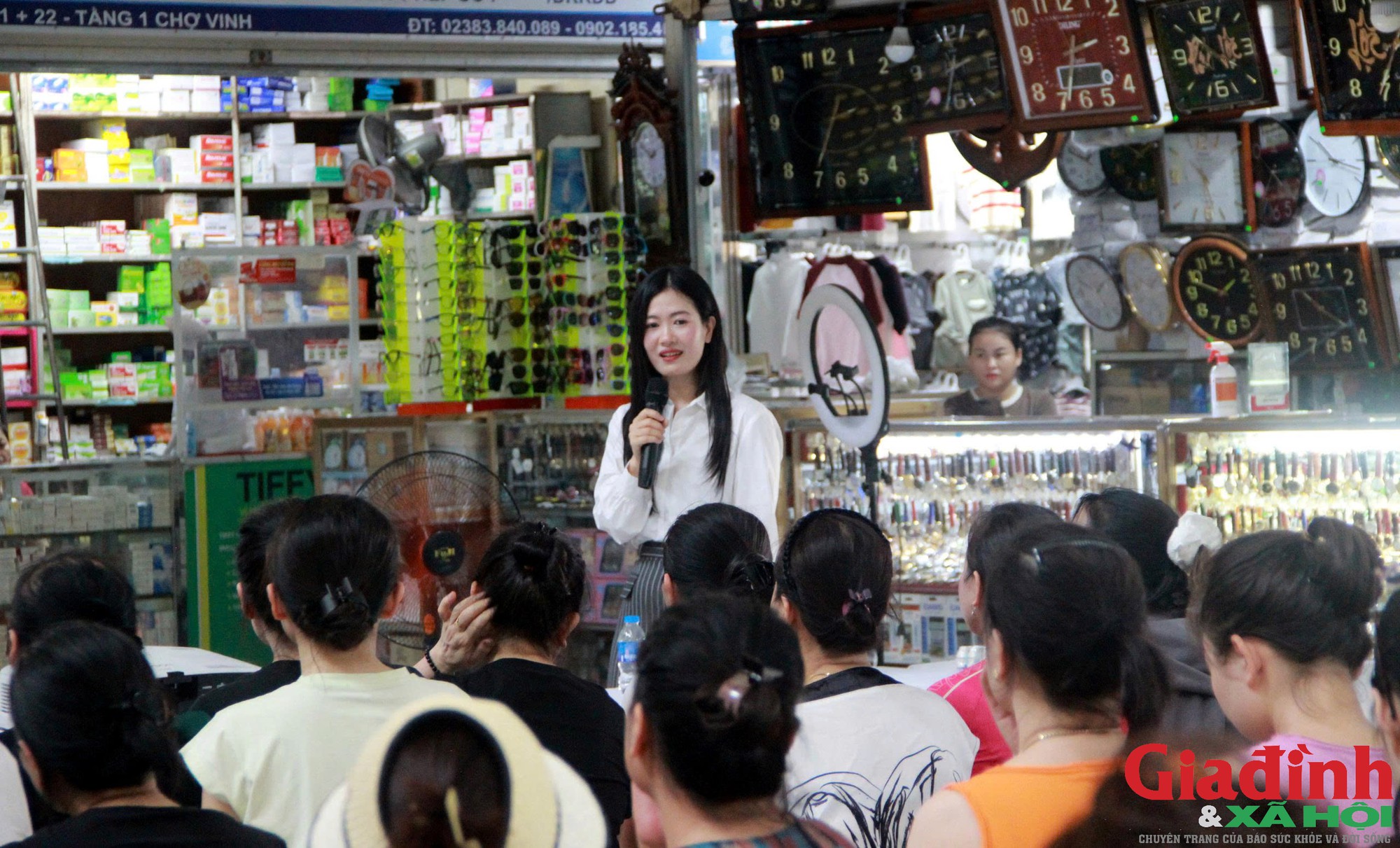 Chợ truyền thống vắng kh&aacute;ch, tiểu thương l&ecirc;n mạng t&igrave;m người mua - Ảnh 3.