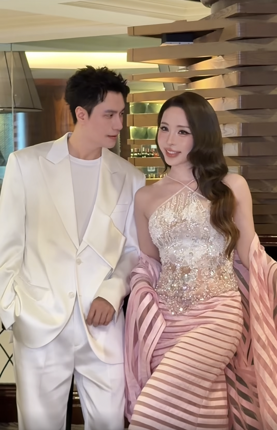 Phản ứng của Việt Anh khi Quỳnh Nga gọi l&agrave; bạch m&atilde; ho&agrave;ng tử tại sự kiện 2026 - Ảnh 6.