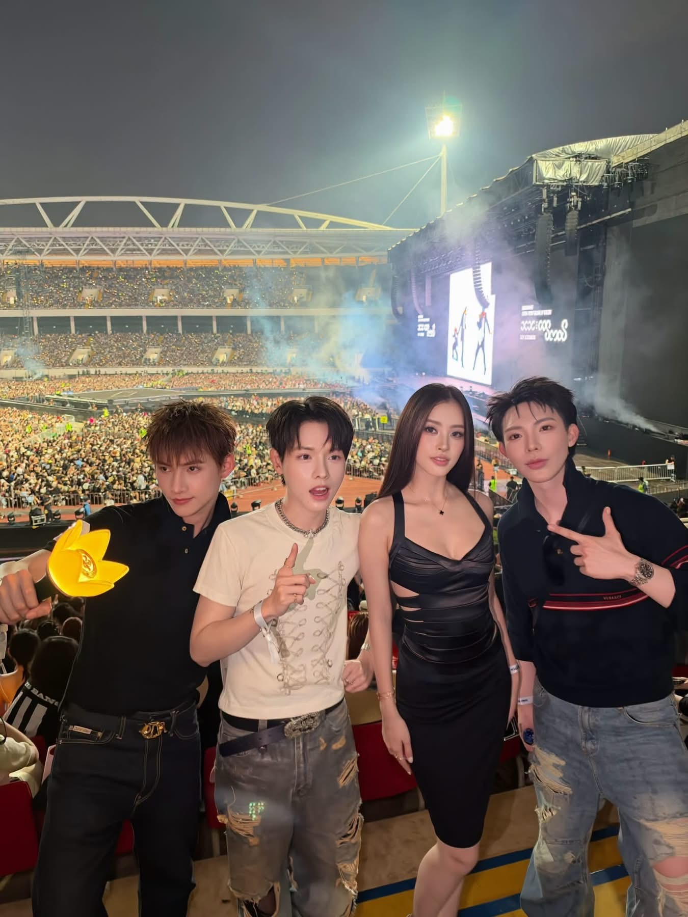 Sao Việt lên đồ cực chất xem concert BigBang - Ảnh 1.