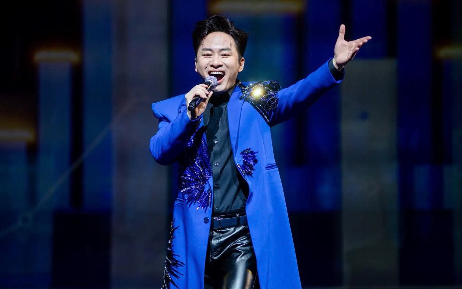 Nguyễn Văn Chung đảm nhận 4 vai trò tại Live-concert ở SVĐ Mỹ Đình của Tùng Dương - Ảnh 3.