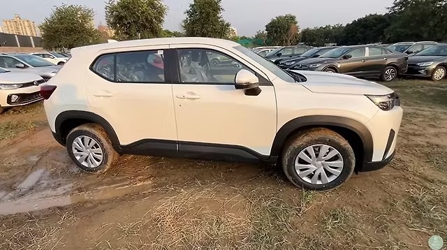 Honda City bản hatchback 318 triệu đồng: Giá cả thị trường xe hơi 2026 - Ảnh 3.