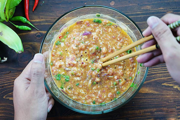 Mẹo l&agrave;m trứng hấp thịt băm mềm mịn như caramen, l&aacute;ng mượt kh&ocirc;ng lo rỗ mặt - Ảnh 7.