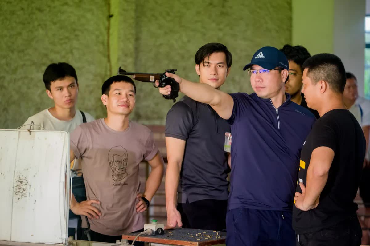 Nhan Phúc Vinh đóng vai 'xạ thủ' trong phim điện ảnh 'Viên đạn cuối cùng' - Ảnh 1.