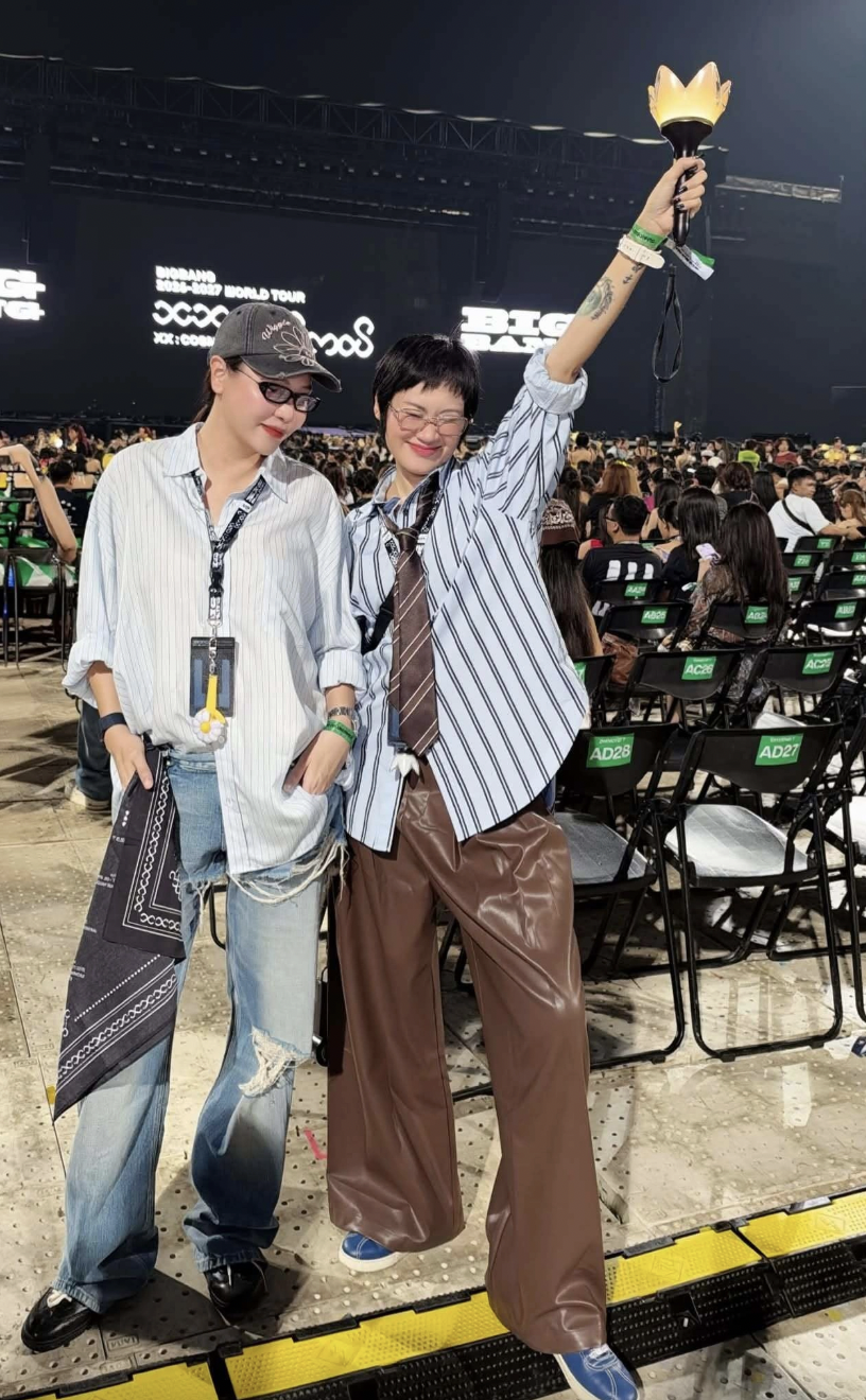 Vợ chồng Đỗ Mỹ Linh thu hút sự chú ý tại concert BIGBANG Hà Nội 2026 - Ảnh 7.