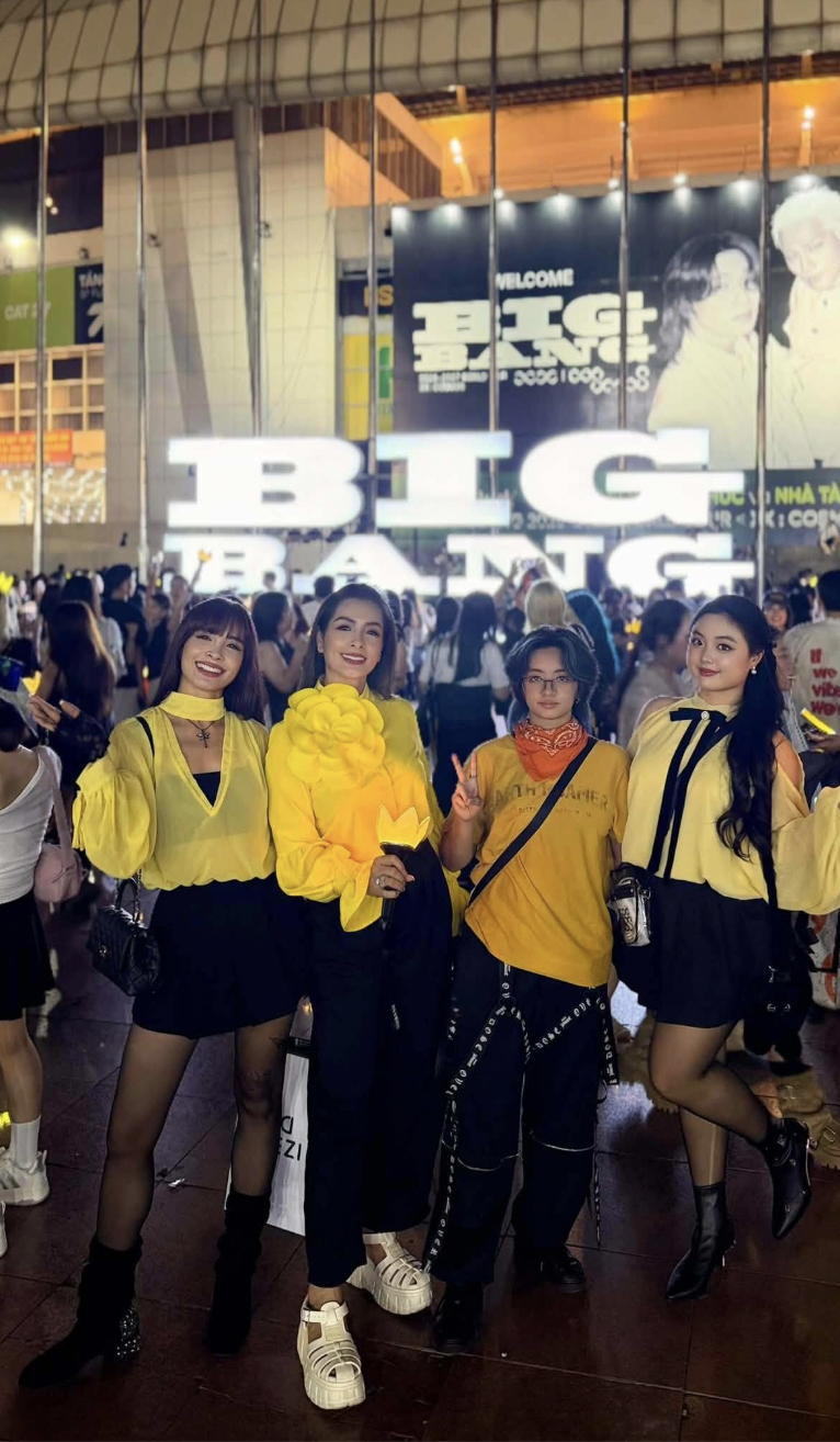 Vợ chồng Đỗ Mỹ Linh thu hút sự chú ý tại concert BIGBANG Hà Nội 2026 - Ảnh 10.