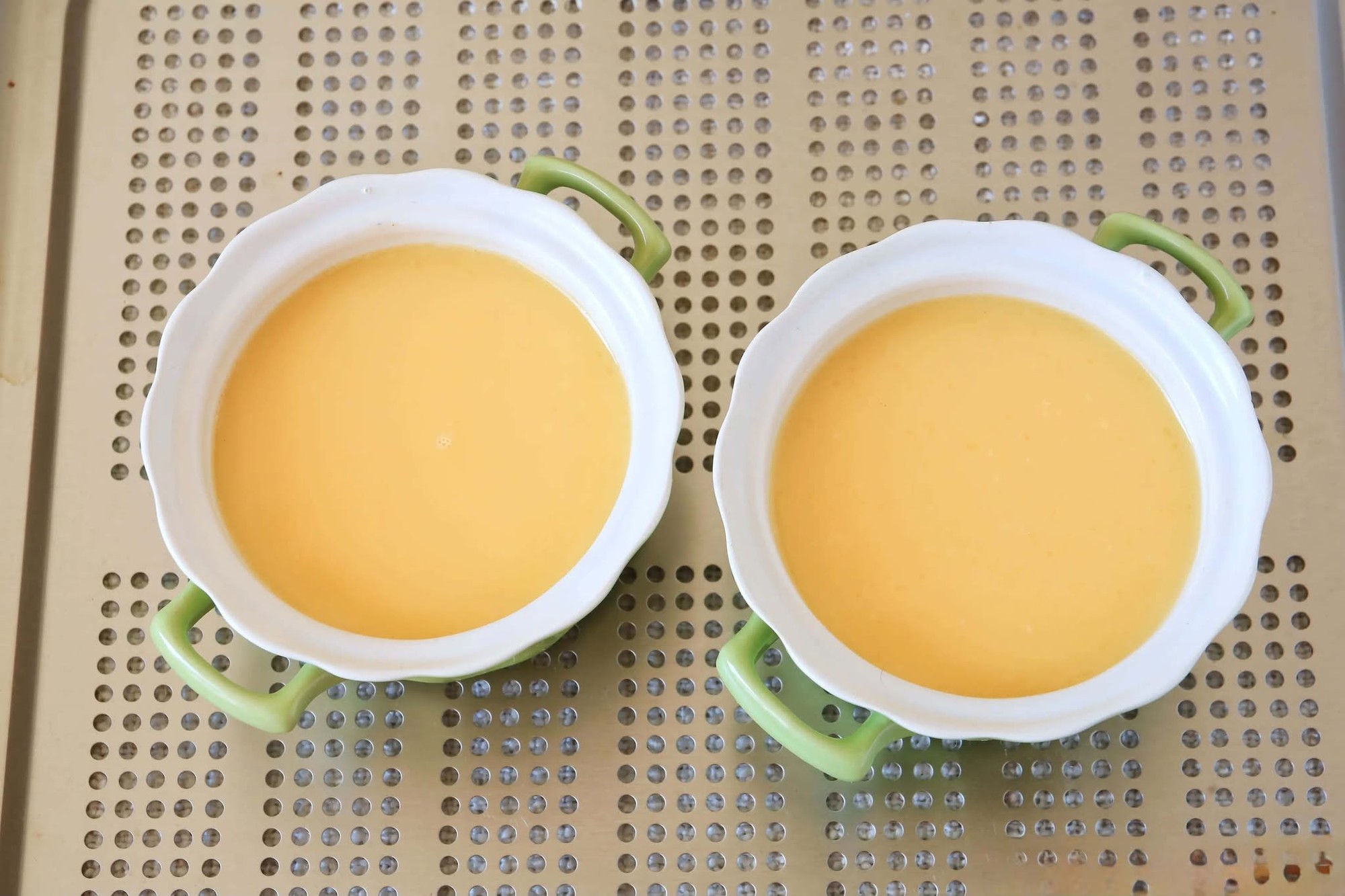 Sự kết hợp "vàng" biến món trứng hấp quen thuộc thành mỹ vị mềm mịn, ngọt thanh ngay tại nhà- Ảnh 8.