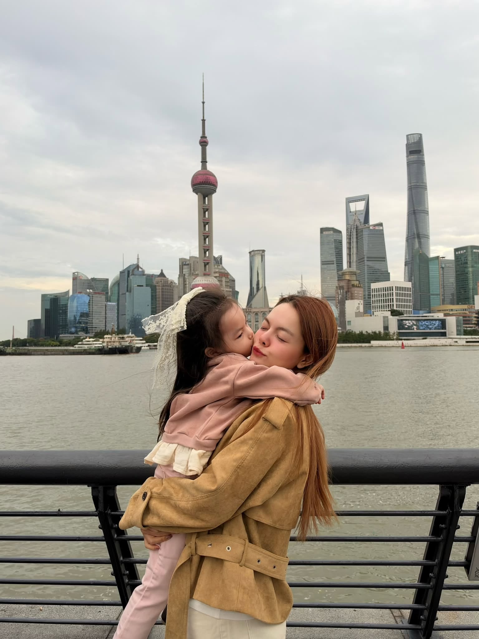 3 con g&aacute;i nh&agrave; Phạm Quỳnh Anh g&acirc;y ch&uacute; &yacute; ở Thượng Hải - Ảnh 3.