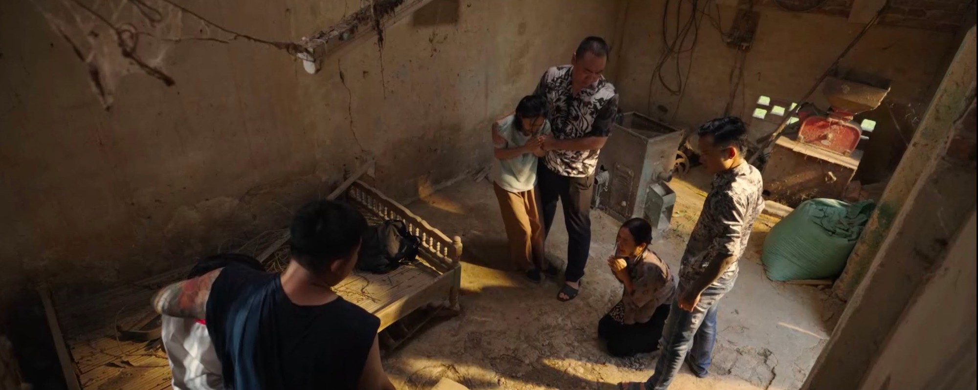 B&igrave;nh (Do&atilde;n Quốc Đam) mất t&iacute;ch, Hạnh (Huyền Lizzie) rơi v&agrave;o đường c&ugrave;ng v&igrave; bị siết nợ - Ảnh 1.
