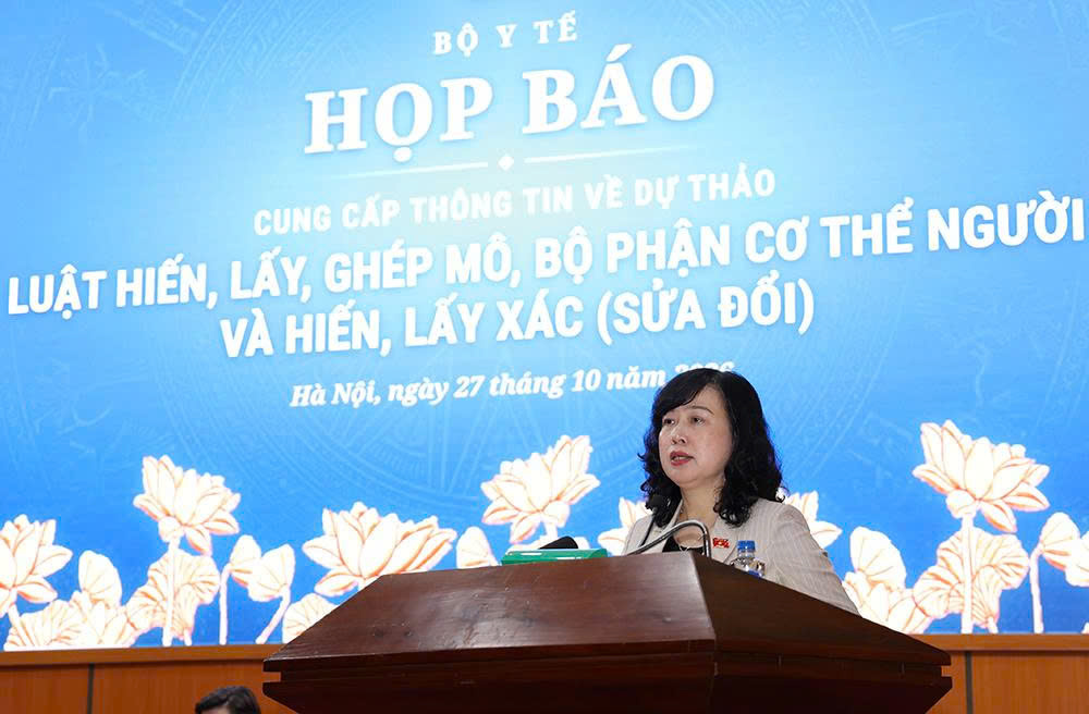 Bộ trưởng Bộ Y tế Đ&agrave;o Hồng Lan x&uacute;c động khi n&oacute;i về những trẻ em m&ograve;n mỏi chờ gh&eacute;p tạng- Ảnh 1.