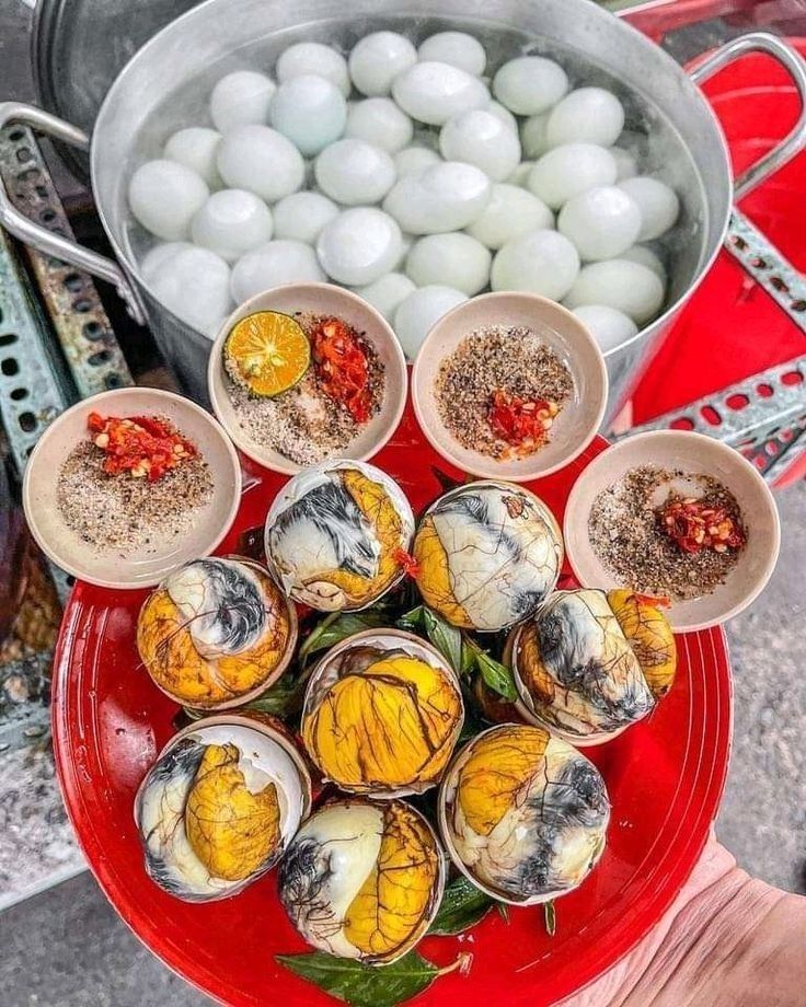 Trứng vịt lộn bổ dưỡng nhưng 6 nh&oacute;m người n&agrave;y cần ch&uacute; &yacute; khi ăn - Ảnh 3.