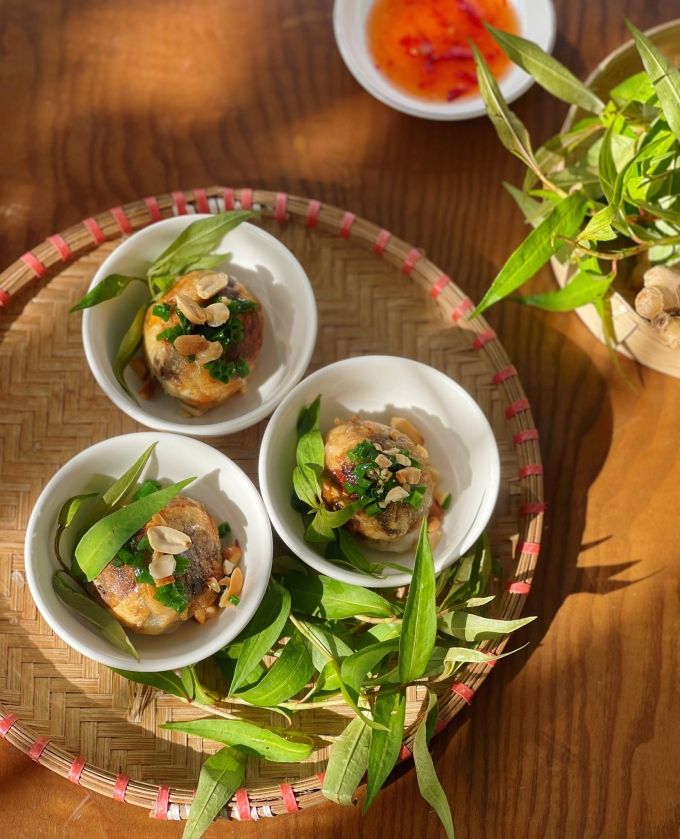 Trứng vịt lộn bổ dưỡng nhưng 6 nh&oacute;m người n&agrave;y cần ch&uacute; &yacute; khi ăn - Ảnh 1.