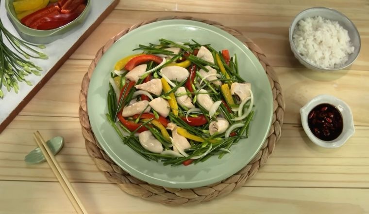 Lá hẹ có tới 7 lợi ích cho sức khỏe, từ bổ sung vitamin đến hỗ trợ kiểm soát cân nặng 2 Lá hẹ có tới 7 lợi ích cho sức khỏe, từ bổ sung vitamin đến hỗ trợ kiểm soát cân nặng - Ảnh 2.