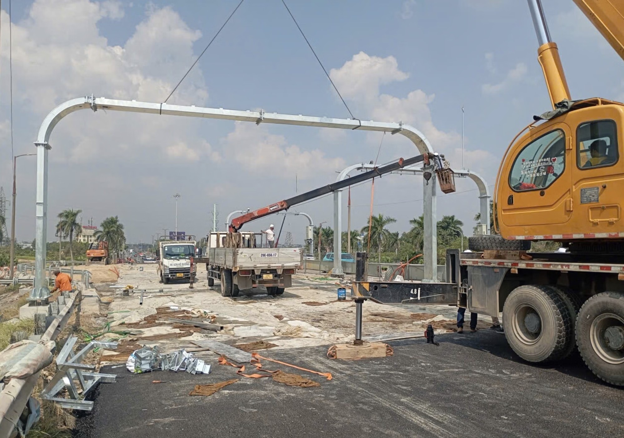 Cầu Thăng Long thông xe sớm 12 ngày , Hà Nội khôi phục giao thông hiệu quả - Ảnh 2.