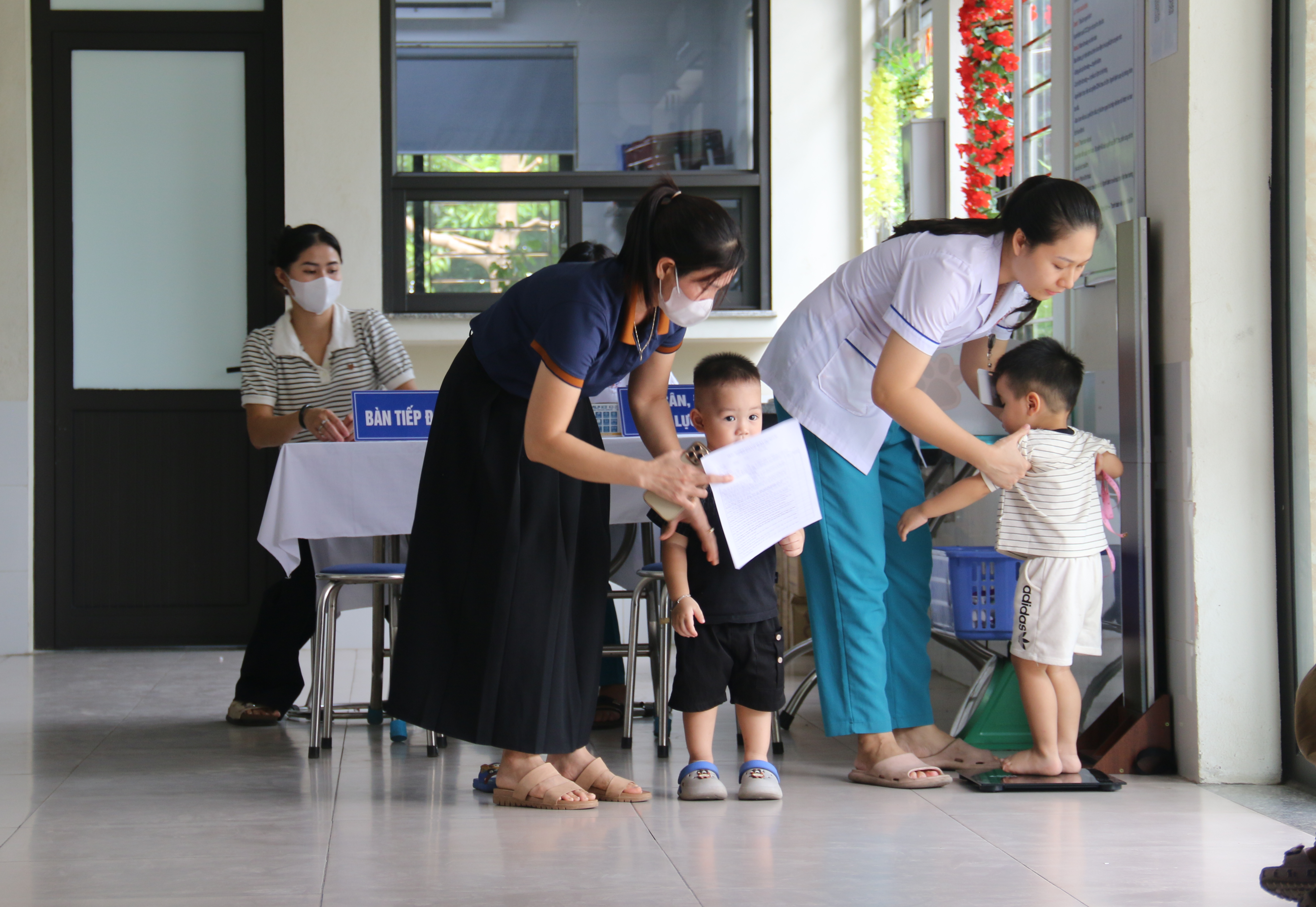 H&agrave; Nội hỗ trợ trợ cấp y tế cho trẻ em mắc bệnh hiểm ngh&egrave;o từ 1 / 1 / 2027 - Ảnh 3.