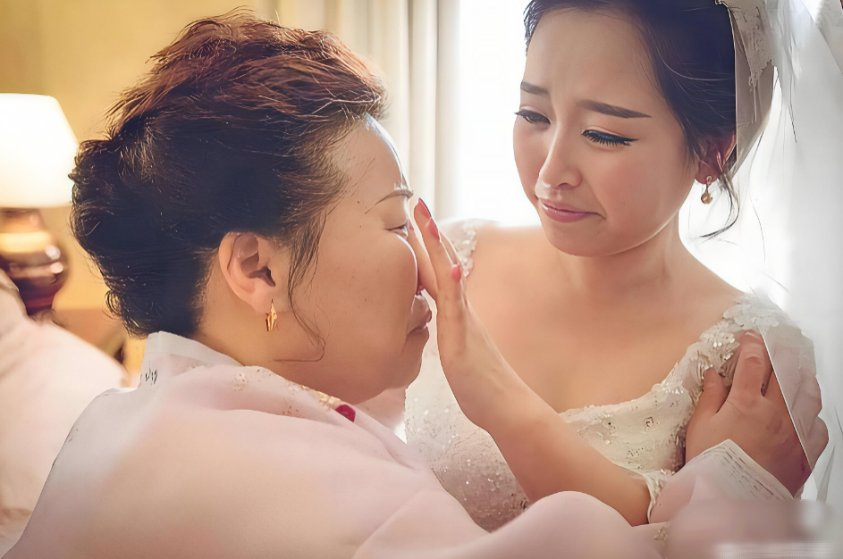 Ngày cưới, tôi an ủi mẹ rằng sẽ về thăm bà thường xuyên nhưng sự thật sau 3 năm làm dâu khiến tôi đau đớn - Ảnh 1.
