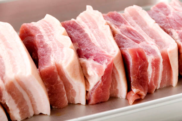 Mẹo luộc thịt ba chỉ trắng hồng v&agrave; tỷ lệ pha mắm n&ecirc;m chuẩn vị cho m&oacute;n b&aacute;nh tr&aacute;ng cuốn đổi vị cuối tuần - Ảnh 1.