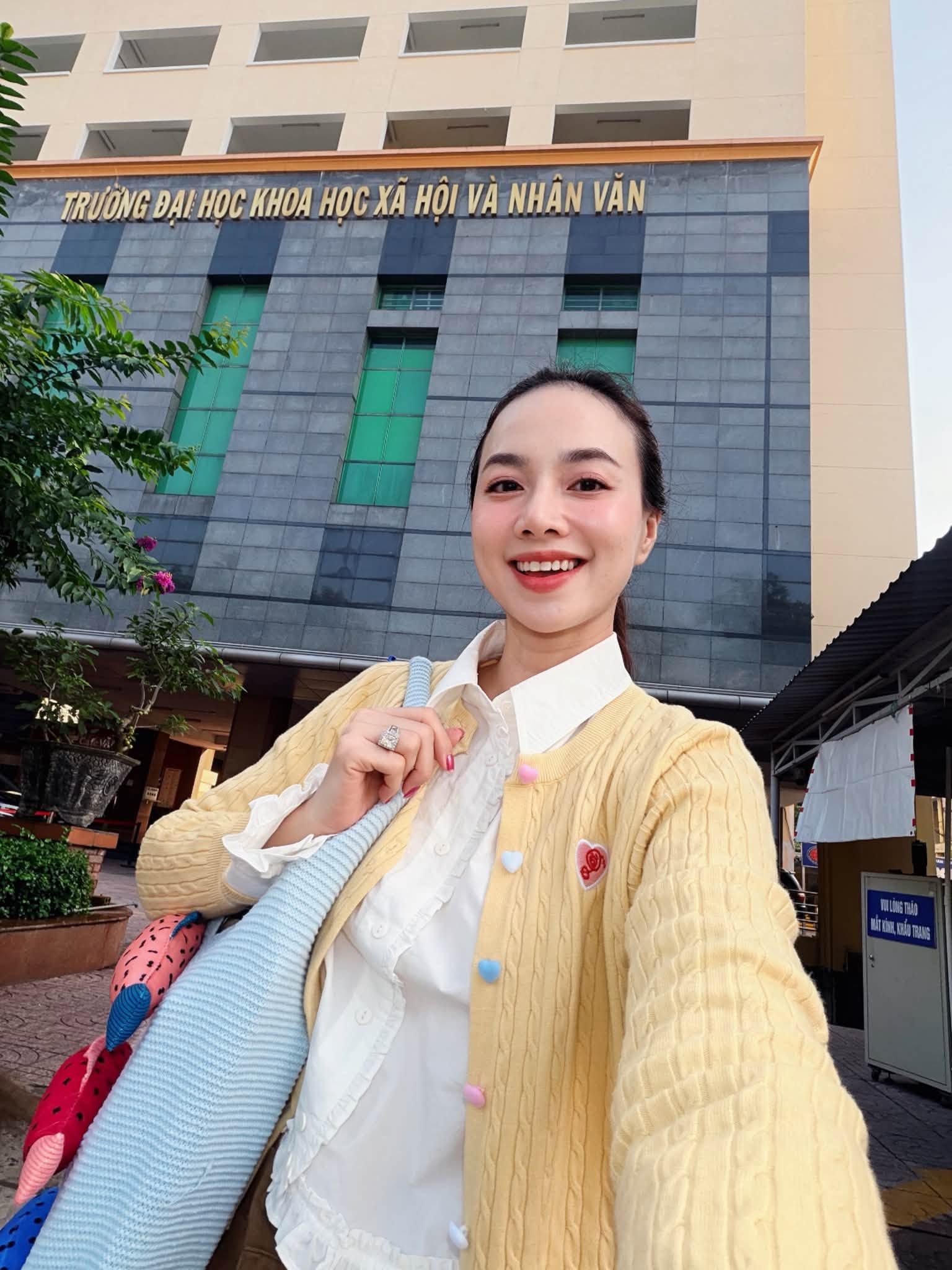 Lan Phương đưa con gái đi thủy cung , H ' Hen Niê nghỉ dưỡng châu Âu - Ảnh 7.