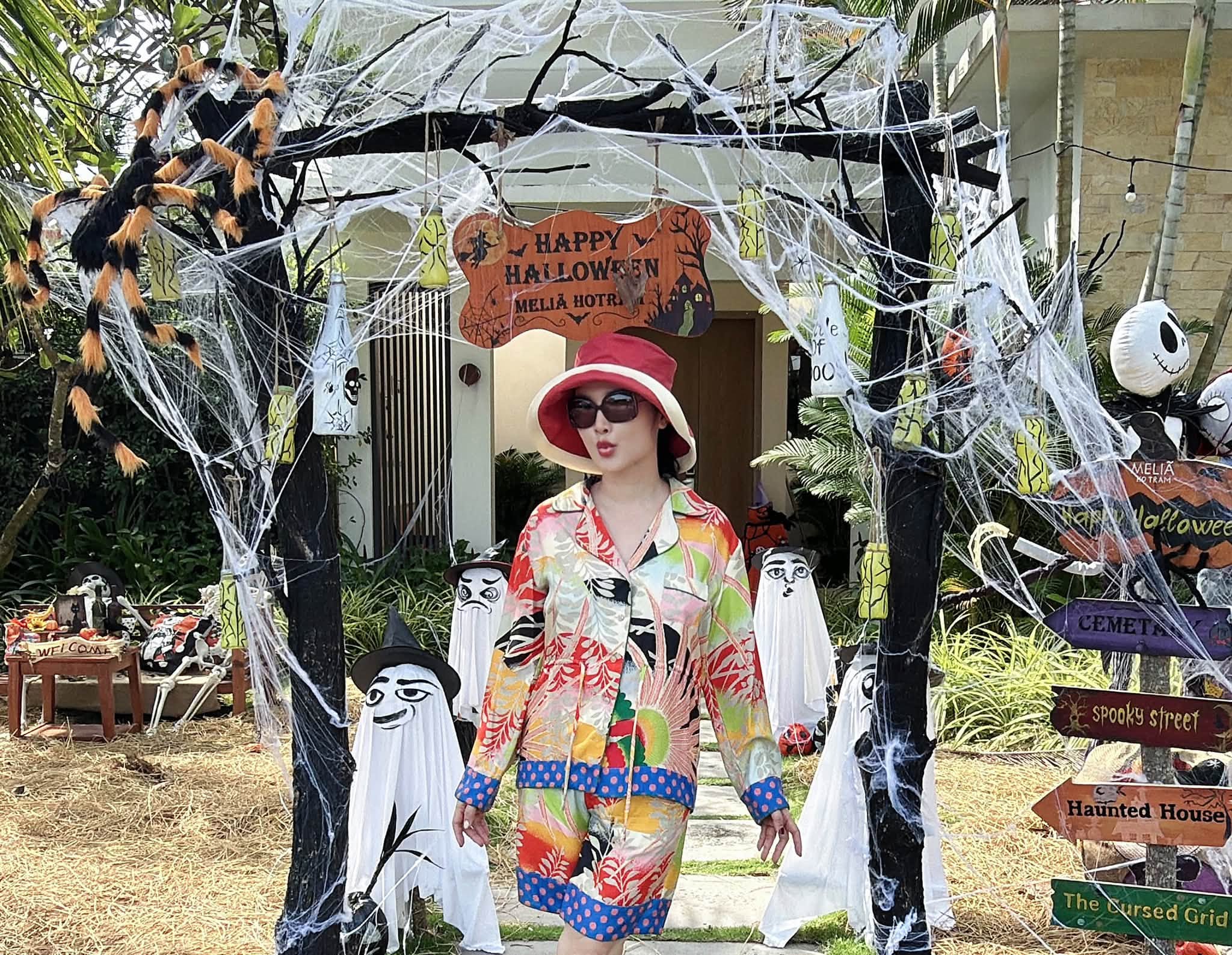 Hoa hậu Đền Hùng Giáng My trang hoàng Lễ Halloween, biến hóa với vẻ đẹp ma mị - Ảnh 2.