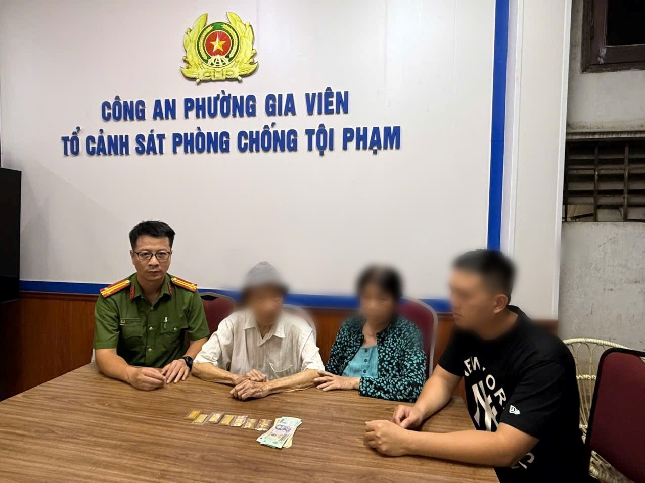 Miền Bắc r&eacute;t đậm r&eacute;t hại khi n&agrave;o? C&ocirc;ng an gi&uacute;p cụ &ocirc;ng 92 tuổi mang 7 c&acirc;y v&agrave;ng - Ảnh 3.