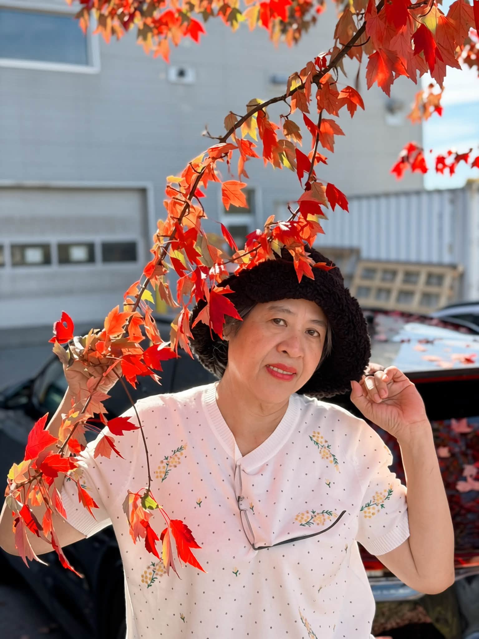 Bố mẹ Diễm Hương gây chú ý sau 2 năm ở Canada Với Mùa thu rực rỡ - Ảnh 5.