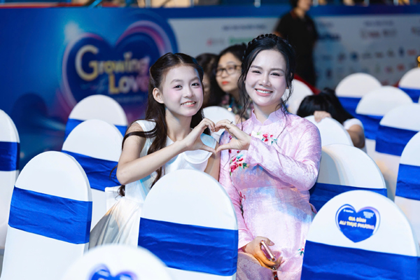 Con trai &uacute;t nh&agrave; Đăng Kh&ocirc;i - Thủy Anh đ&aacute;ng y&ecirc;u g&acirc;y ch&uacute; &yacute; - Ảnh 5.