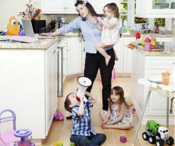 Ph&uacute;c đức tại mẫu - kh&ocirc;ng n&ecirc;n đổ cả g&aacute;nh nặng ph&uacute;c họa cho người mẹ - Ảnh 2.
