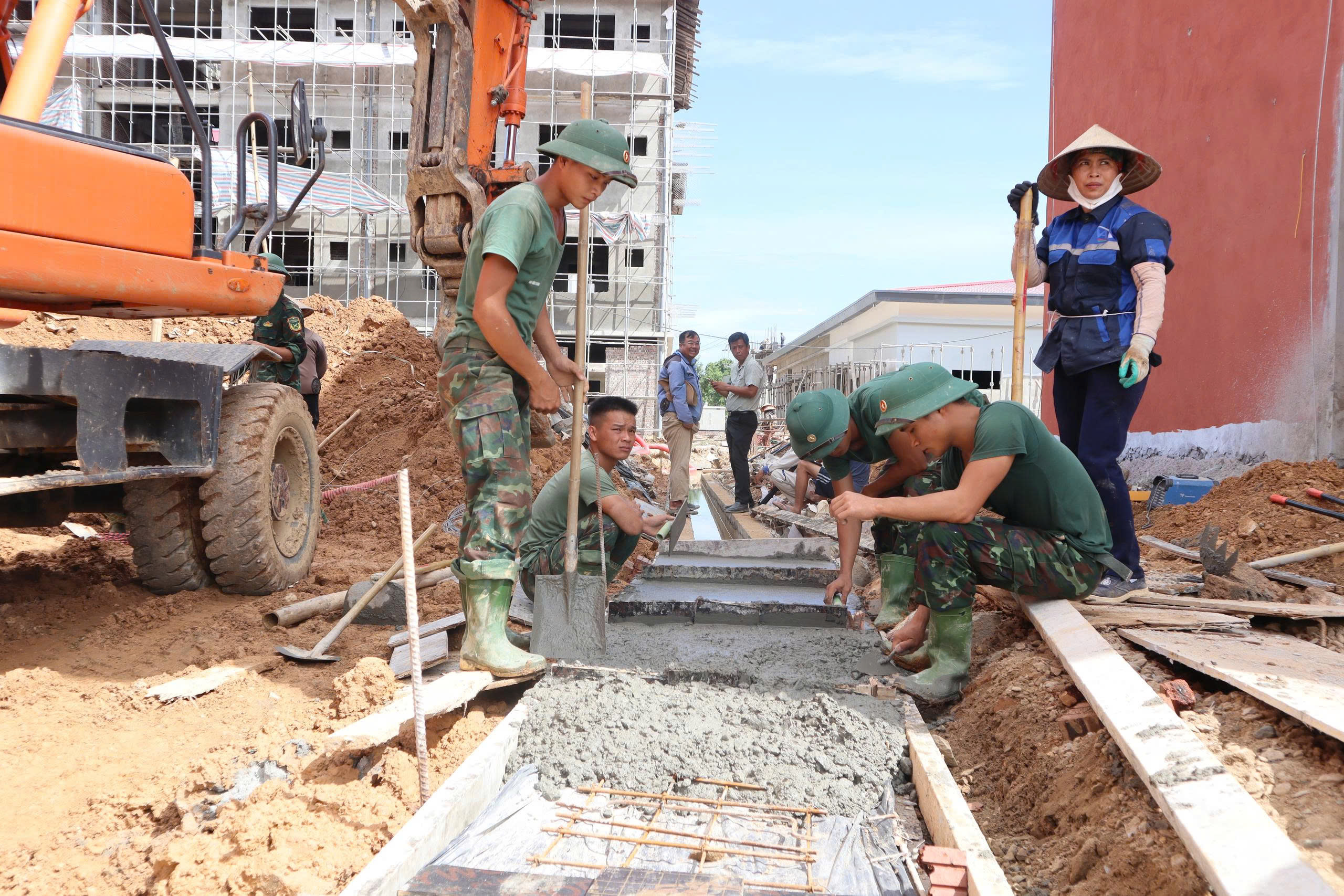 Nghệ An tính dùng trụ sở dôi dư làm cơ sở giáo dục - Ảnh 2.