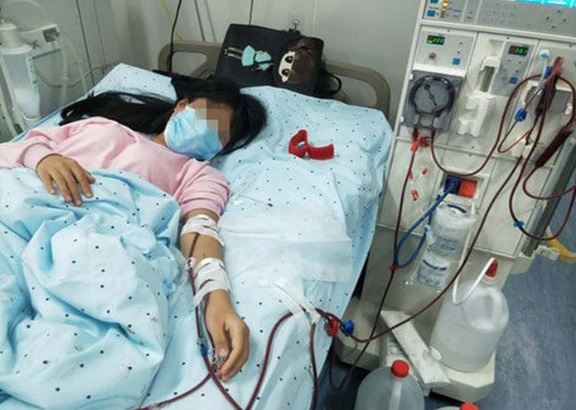 Bé gái 12 tuổi phải chạy thận suốt đời, bác sĩ cảnh báo từ món ăn khoái khẩu - Ảnh 1.