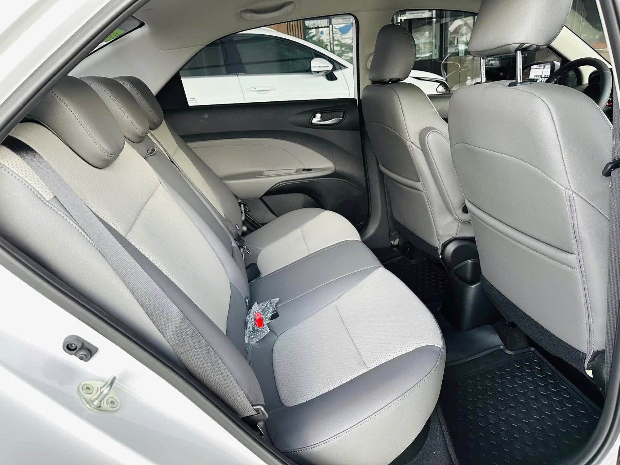 Kia Soluto giảm gi&aacute; sốc 299 triệu đồng hấp dẫn thị trường &ocirc; t&ocirc; Việt 2026 - Ảnh 5.