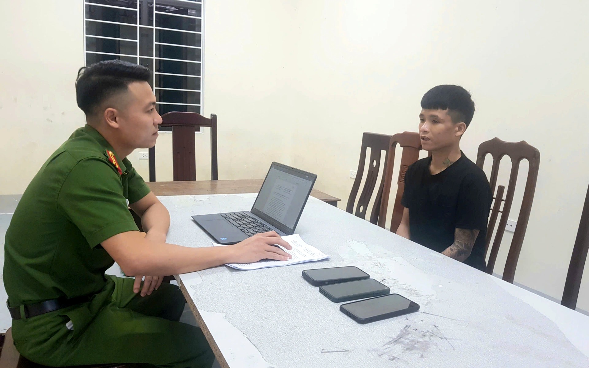 Nh&oacute;m đối tượng trộm ch&oacute; trong đ&ecirc;m - Ảnh 2.