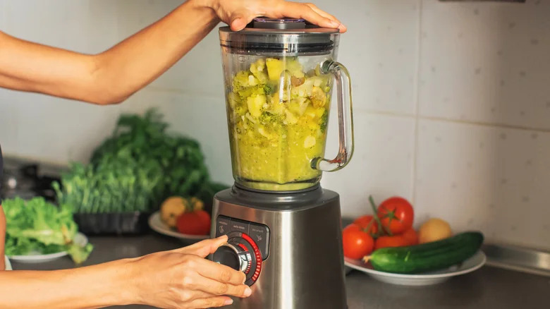 6 Điều cần lưu &yacute; khi sử dụng m&aacute;y xay sinh tố an to&agrave;n cho Gia đ&igrave;nh bạn - Ảnh 3.
