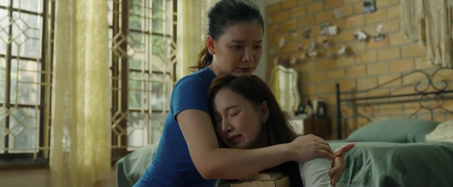V&acirc;n Dung q&ugrave;y gối xin lỗi trong ' M&ugrave;a h&egrave; năm ấy ' khiến kh&aacute;n giả cảm động - Ảnh 4.