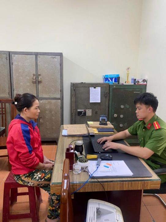 Lạng Sơn: Khởi tố người phụ nữ ép con trai người tình uống thuốc diệt chuột - Ảnh 1.