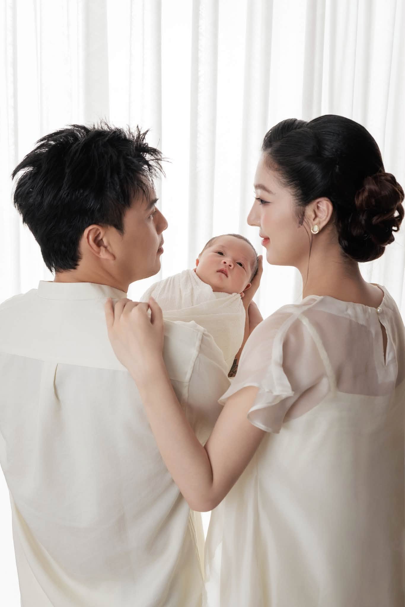 Hồ Quang Hiếu và gia đình: Khoảnh khắc hạnh phúc bên Mẹ vợ và hai con trai - Ảnh 7.