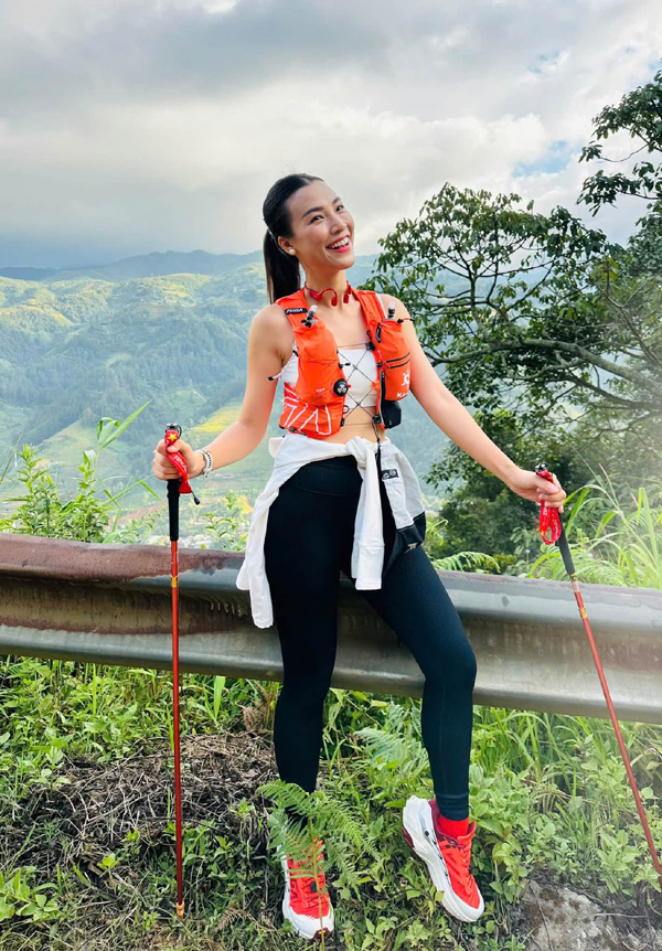 Mặt mộc c&ugrave;ng nụ cười s&aacute;ng bừng của &Aacute; hậu Ho&agrave;ng Oanh ở M&ugrave; Cang Chải - Ảnh 3.
